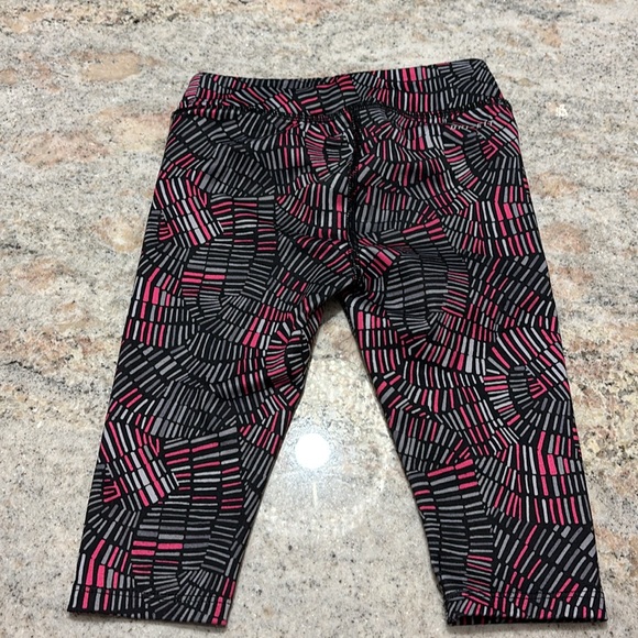 10/$30 Nike Dri-Fit Capris - Picture 4 of 4